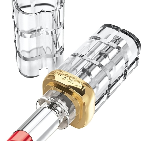 L'Oréal Paris Colour Riche Shine Lipstick - Shade 924 Enamel Red (3 Pack) - Picture 6 of 6